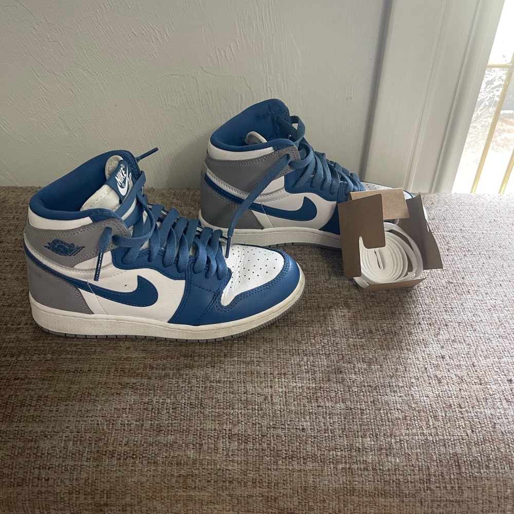 Air Jordan 1 Retro High OG True Blue - Size 4Y